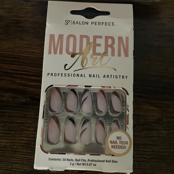 Modern Art Professional Nail Artistry - Picture 2 of 6